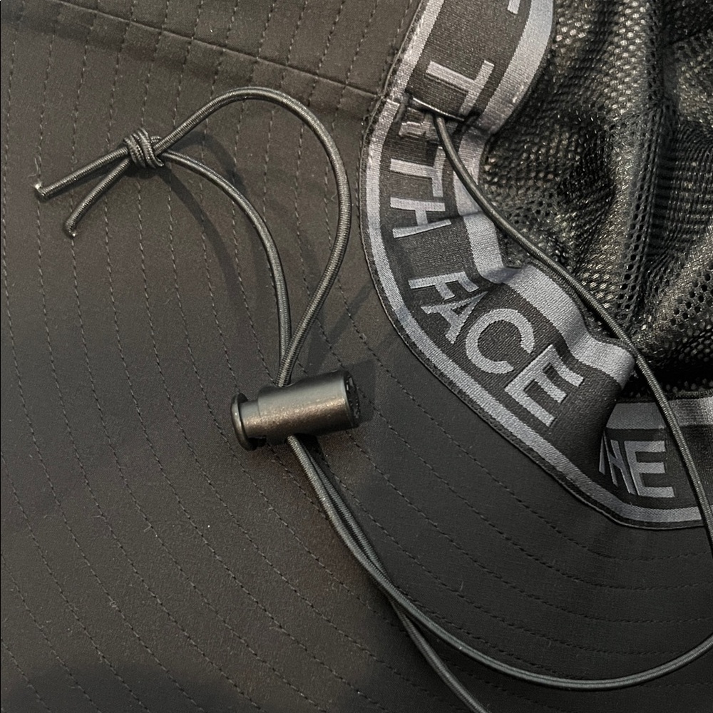 The North Face Black Sun Hat - Picture 5 of 5